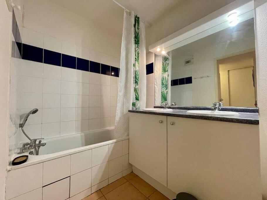 L'Appartement Michelet - Parking Prive Et Gratuit - 2Km Cite Medievale Carcassone Kültér fotó
